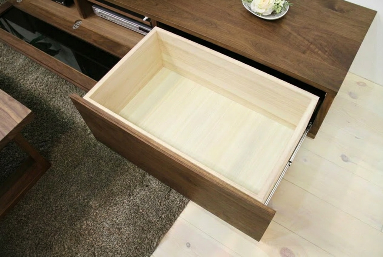 収納力ある実用的な引き出し