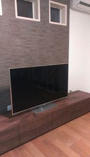 天然木・無垢のテレビボードW2400ウォールナット風雅設置1