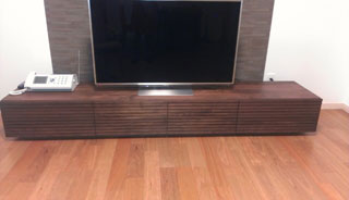 天然木・無垢のテレビボードW2400ウォールナット風雅設置2